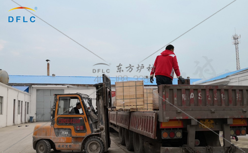 低水泥澆注料裝車圖