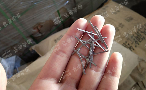 澆注料廠家告訴您鋼纖維澆注料中的鋼纖維的作用及價(jià)格
