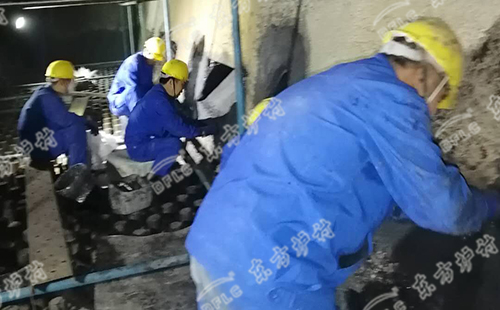 澆注料的結(jié)構(gòu)密度在高溫作用下會發(fā)生這樣的變化