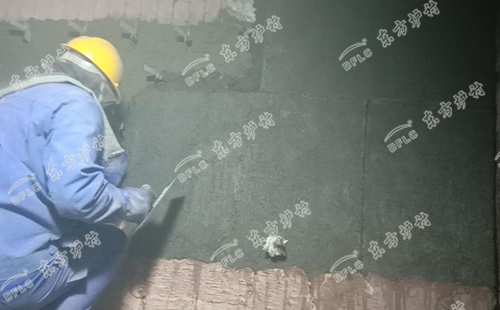 高鋁黏土耐火澆注料怎么防爆